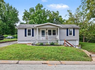 154 Becker Dr, Saint Louis, MO 63135