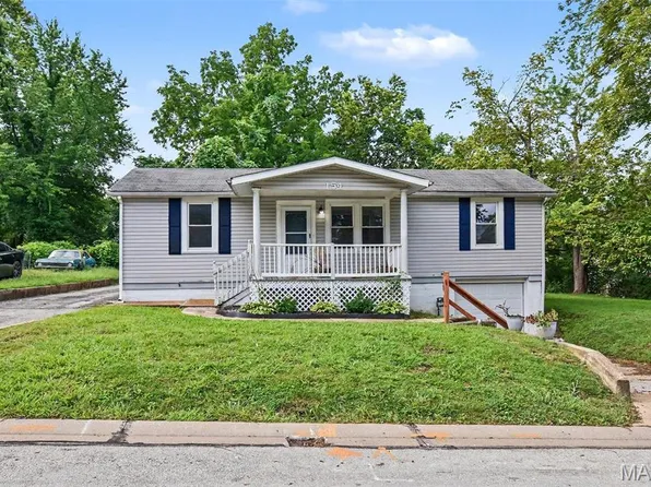 154 Becker Dr, Saint Louis, MO 63135