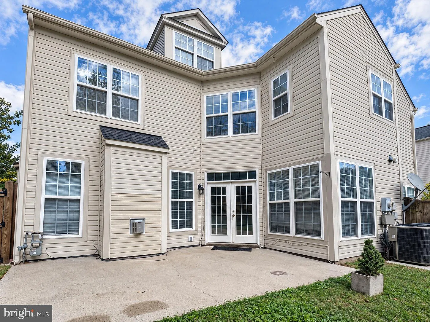 4 bed, 3.5 bath, 2973 sqft, $3,200 — Photo 3