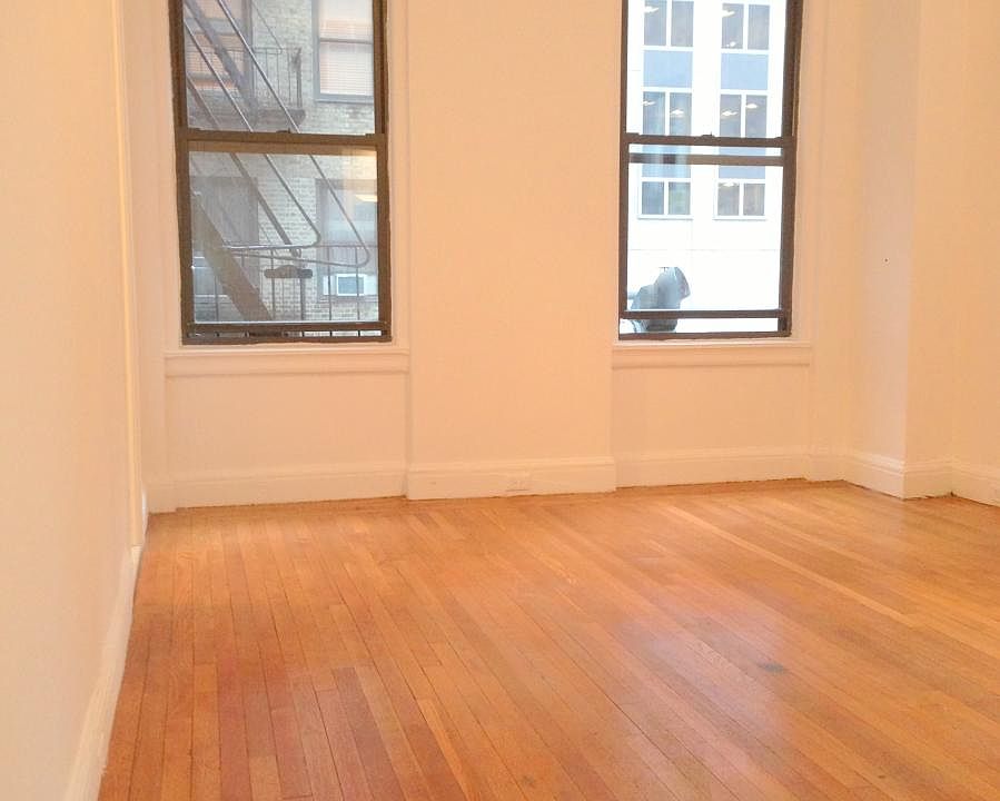 2nd image of 120 E 46th St