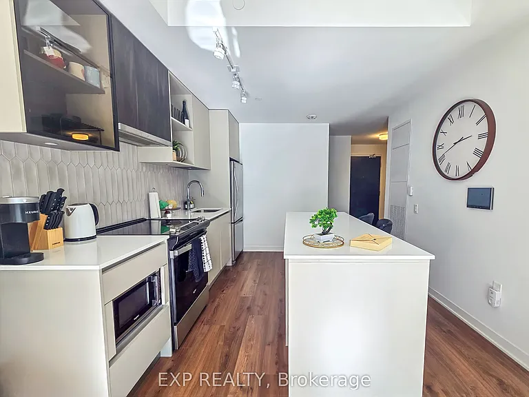 395 Dundas St W #419 — Photo 4