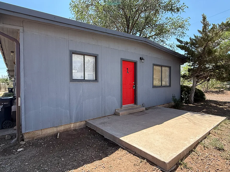 416 S Chiricahua Trl #1