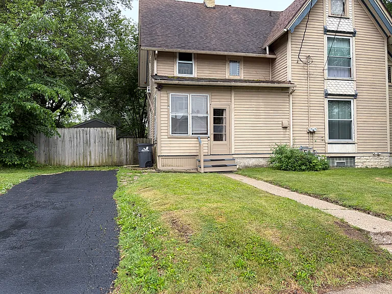 427 Lake St — Photo 2