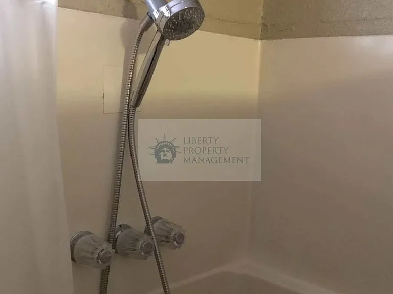34 E 4th St #B — Photo 7