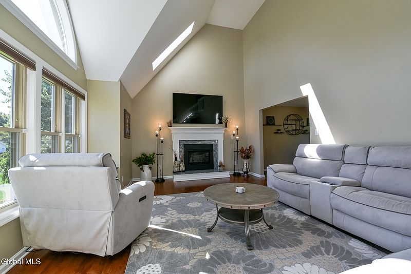 5th image of 282 Wilderness Court