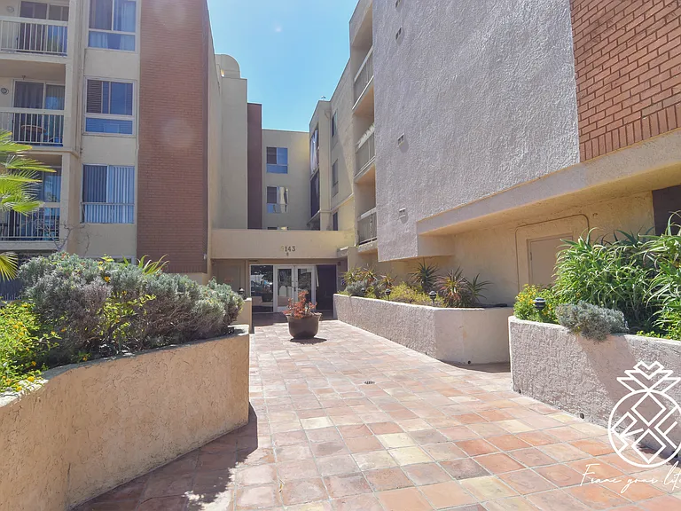 5143 Bakman Ave #206 — Photo 3