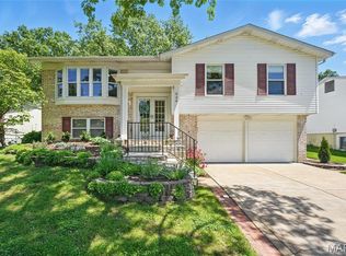 924 Bellestri Dr, Ballwin, MO