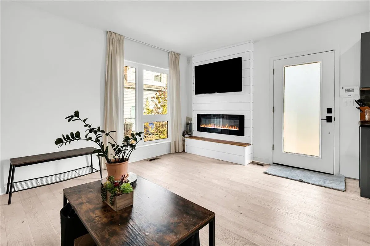 2 bed, 1.5 bath, 1200 sqft, $2,250 — Photo 2