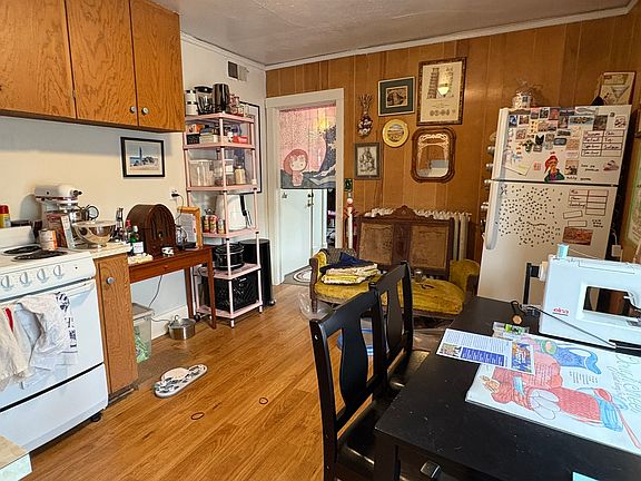 4th image of 507 N Linn St APT 11