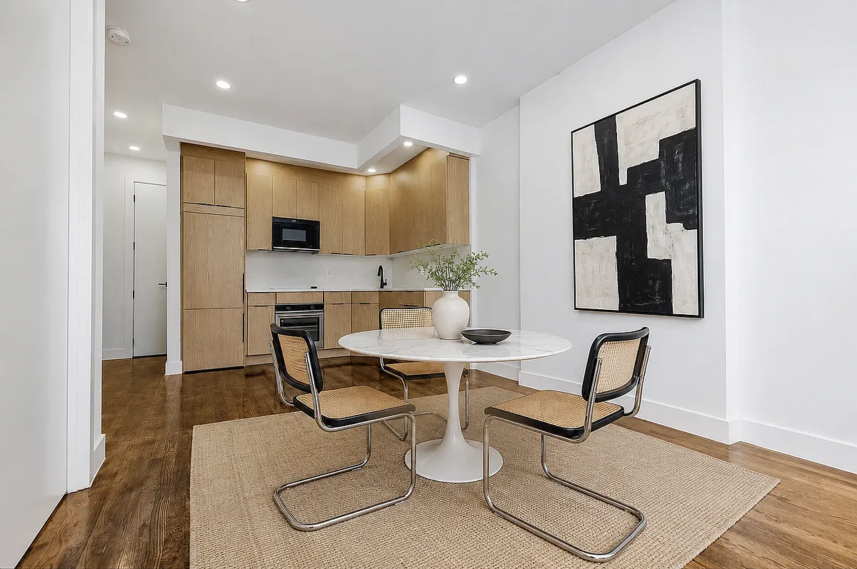 Building Photo - 428 7th Ave #2R