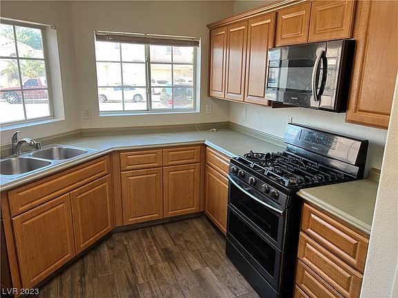 4th image of 1005 Granite Ash Ave