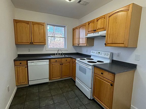 3rd image of 1002 Glendon Ave #3