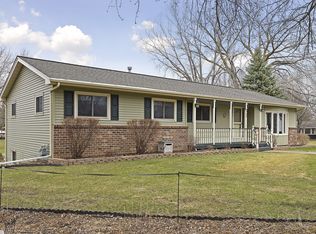 6960 Shawnee Ln, Chanhassen, MN 55317