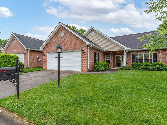 2nd image of 418 Woodlawn Gardens Way