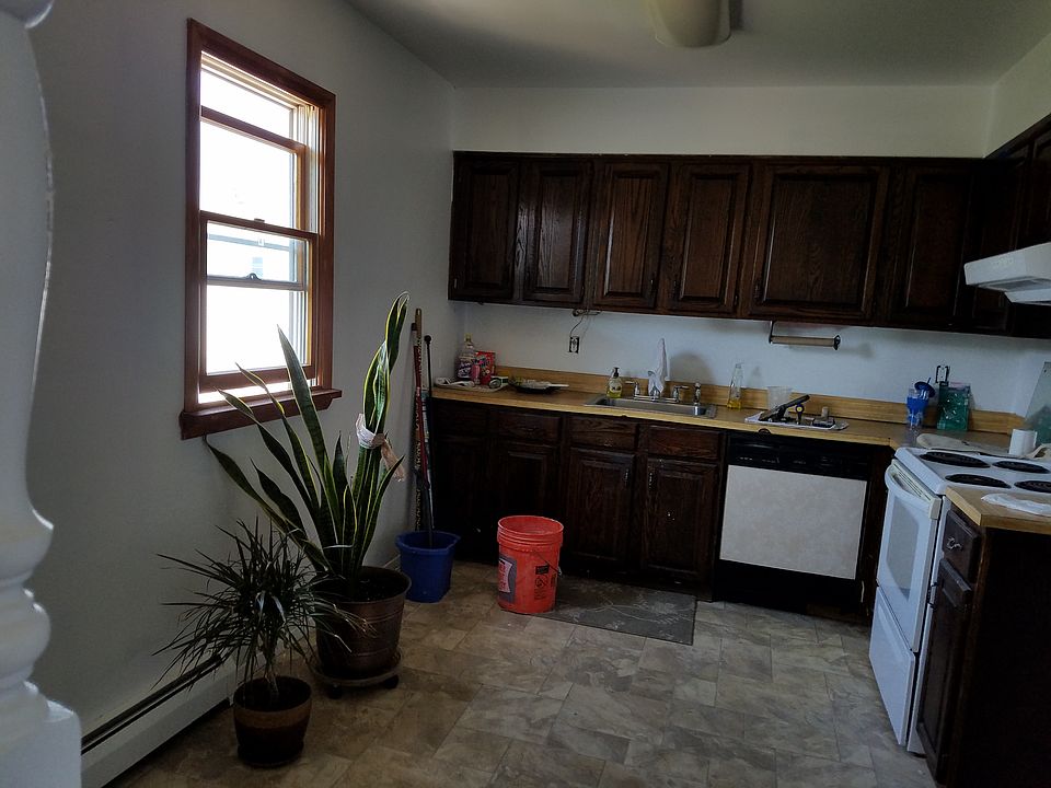 1st image of 425 Stewart Ave