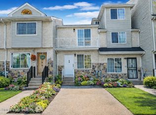 48 Studio Ln, Staten Island, NY 10304