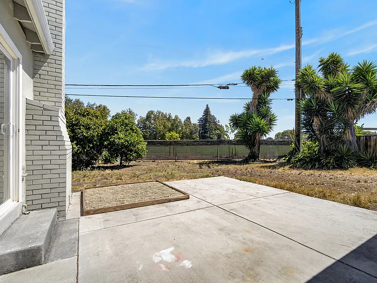 2045 Larsen Ct — Photo 26