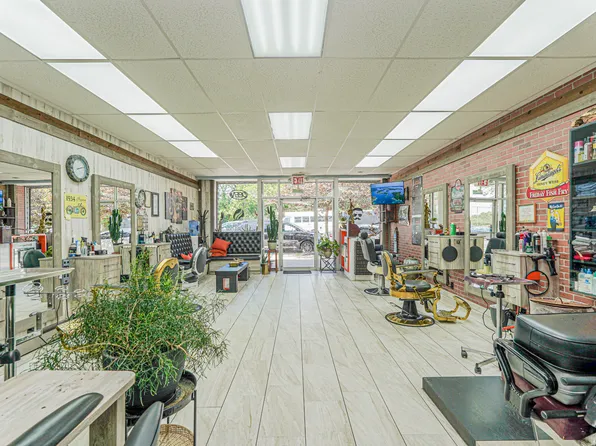 2672 Gerritsen Avenue image 5 of 16