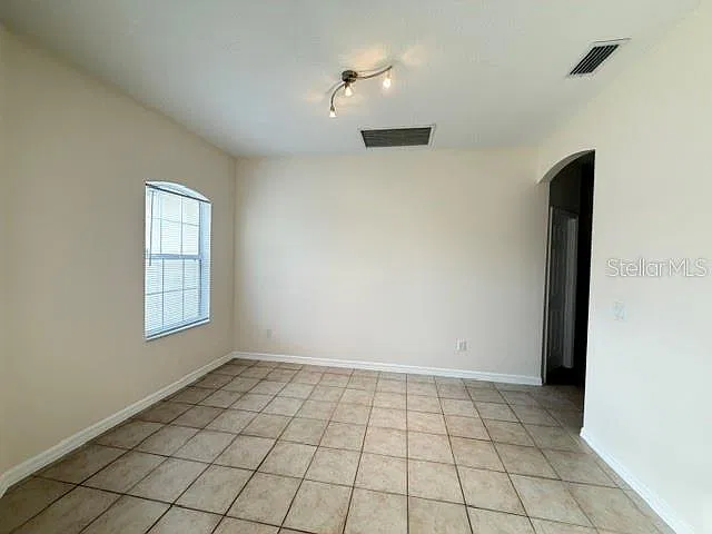 4 bed, 2.0 bath, 2245 sqft, $1,975 — Photo 4