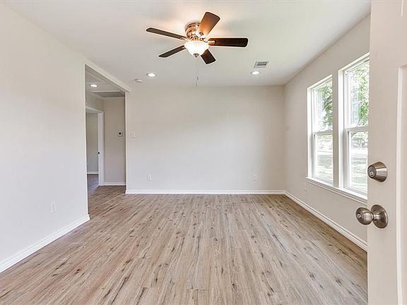 4th image of 7823 Darlington Dr