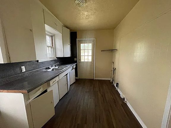 4th image of 5345 E Parkway Dr