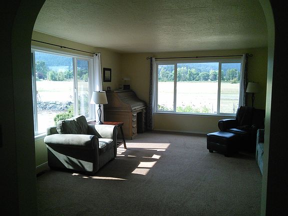 Living room with mountain vi