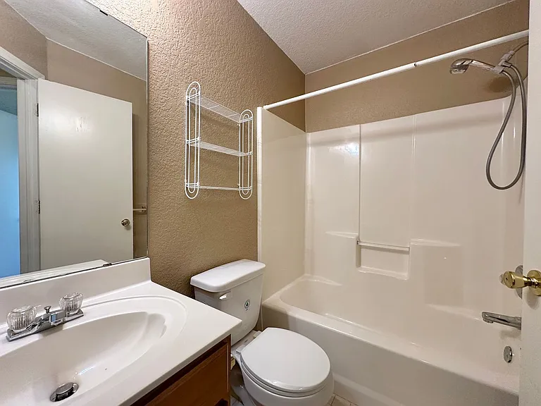 4404 Waterside Dr — Photo 26