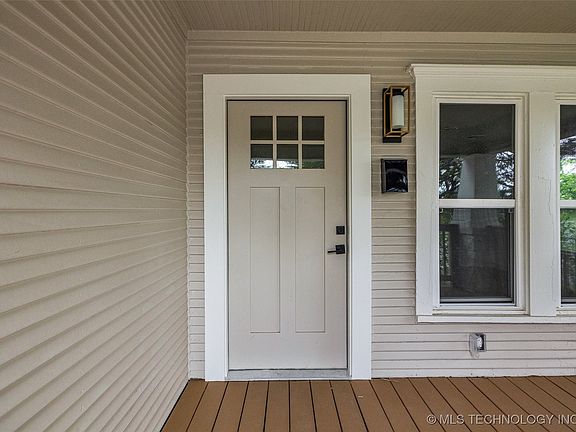 3rd image of 10 N Poplar St