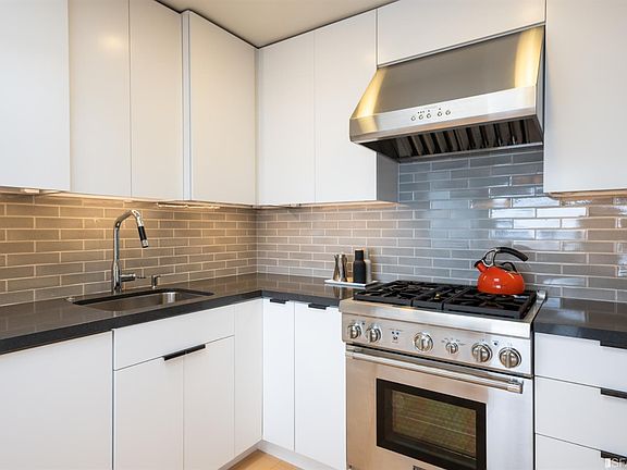 3rd image of 158 Laidley St APT 4
