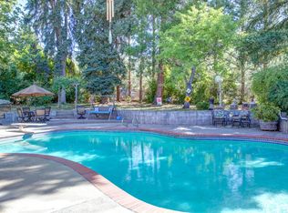 1012 NE Hefley St, Grants Pass, OR 97526