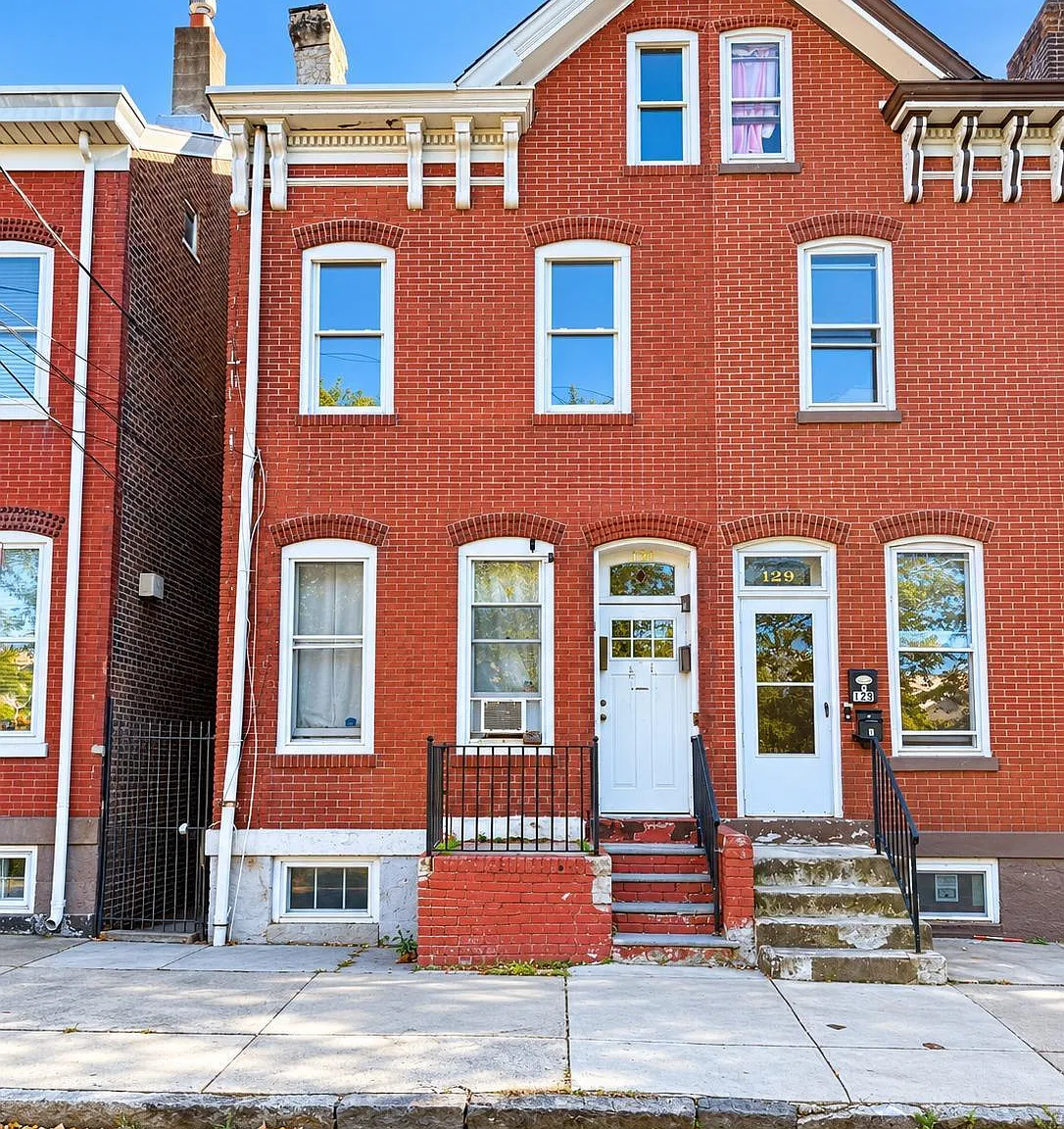 2 bed, 1.0 bath, 1560 sqft, $1,700 — Photo 1