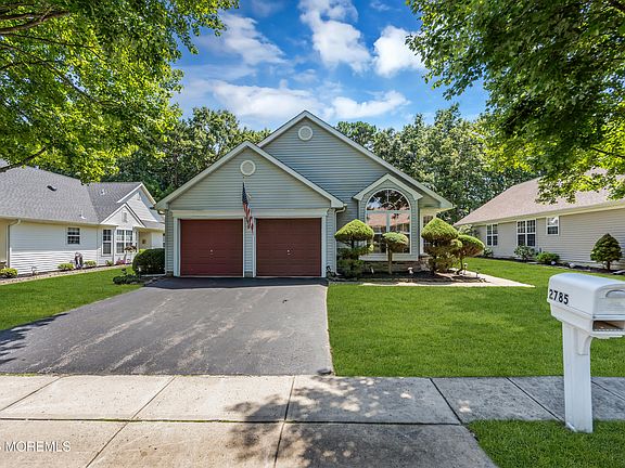 4th image of 2785 Lenox Street