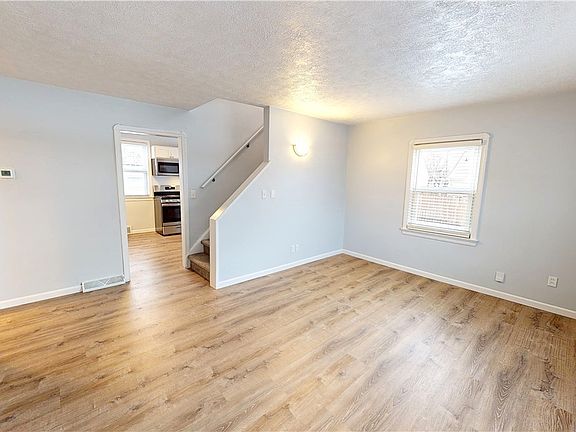 3rd image of 224 E 326th St