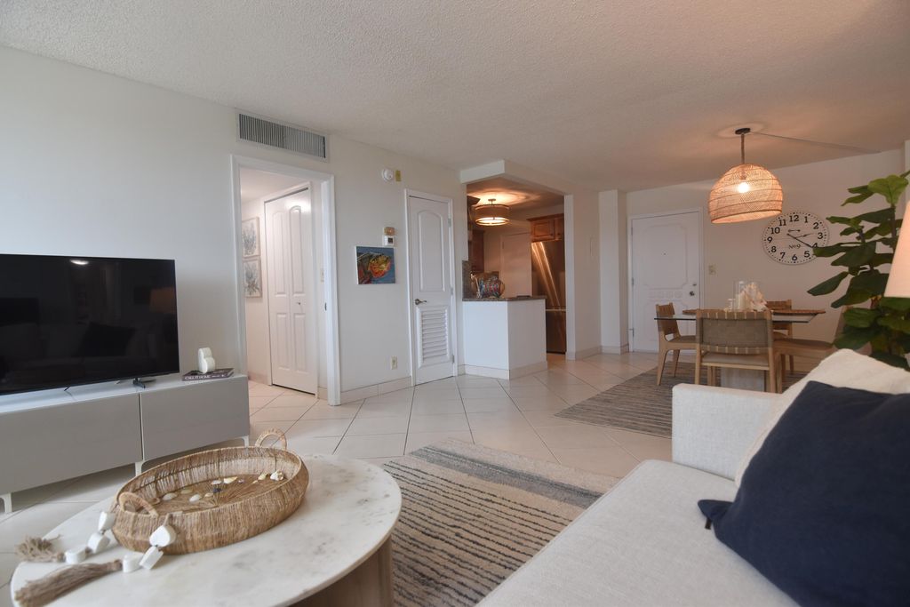 305 N Pompano Beach Blvd APT 405, photo 8