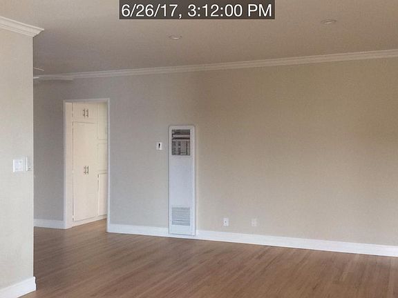 2nd image of 928 10th St APT 3