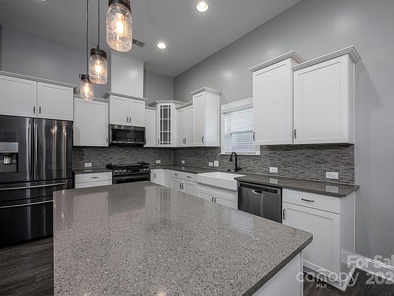 5th image of 128 Paradise Hills Cir