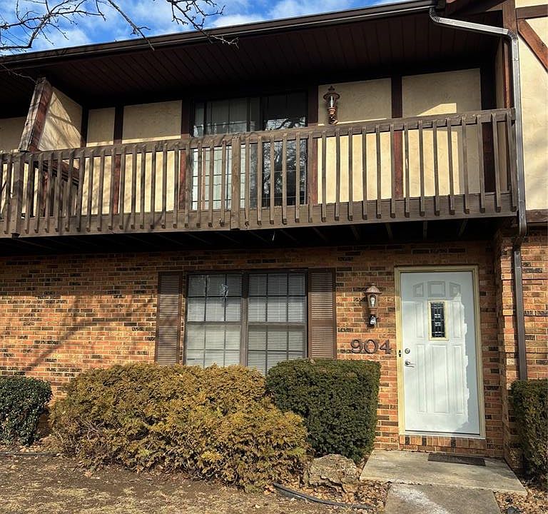 1st image of 904 Maces Grove Rd