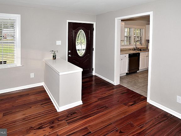 3rd image of 1505 Woodside Dr