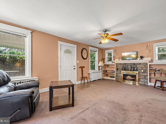 5th image of 4011 E Berry Ave