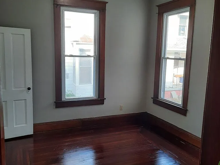 1615 Ferry St — Photo 14