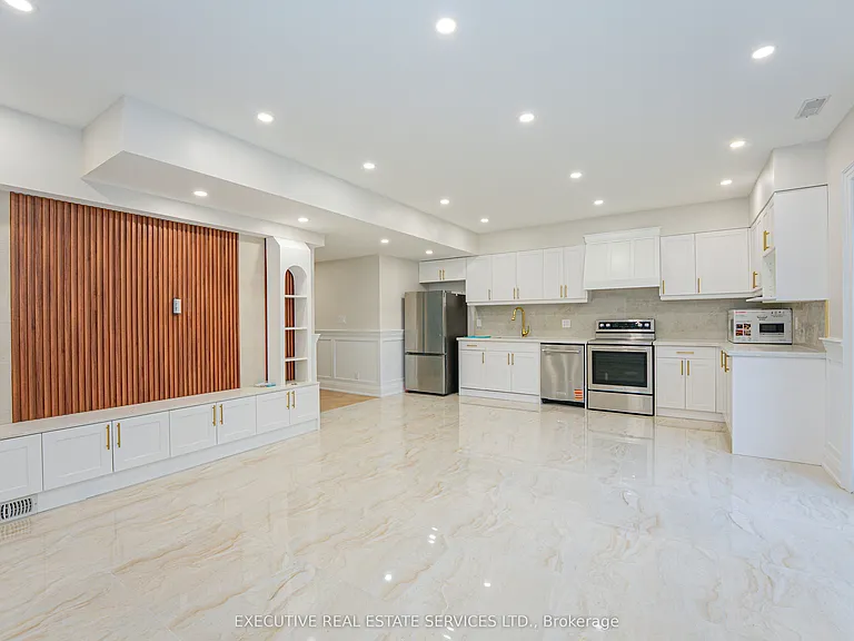 337 Centennial Rd #BASEMENT — Photo 10