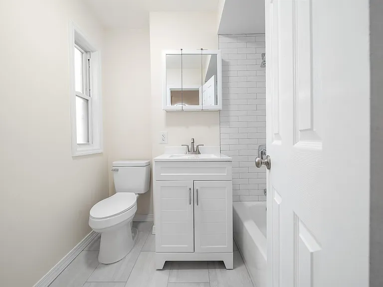34 E 32nd St #C5 — Photo 15