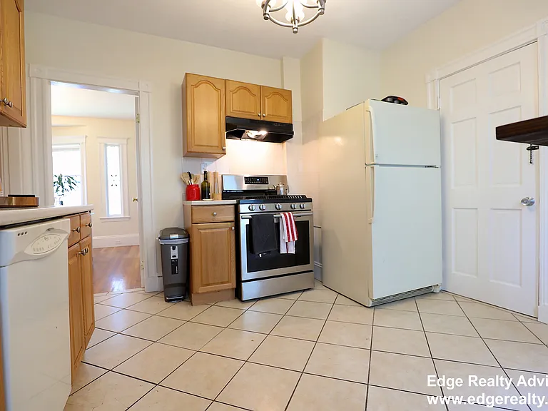 554 Washington St #1 — Photo 1