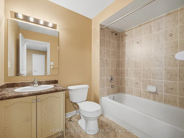 366 Hobbs Cres — Photo 37