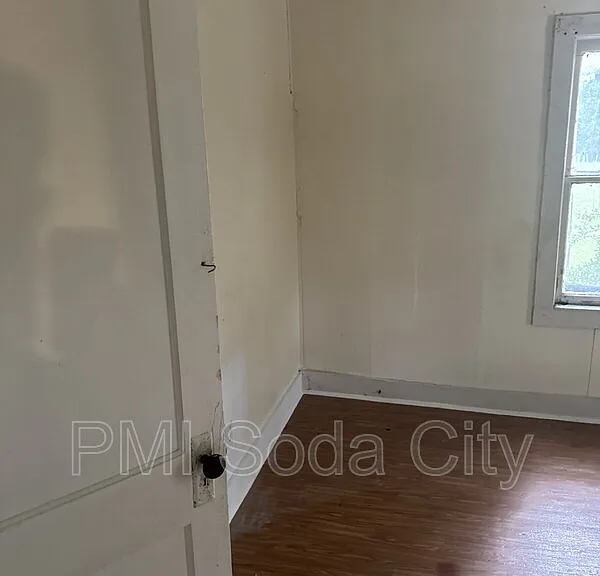 211 E Brooks St #F — Photo 10
