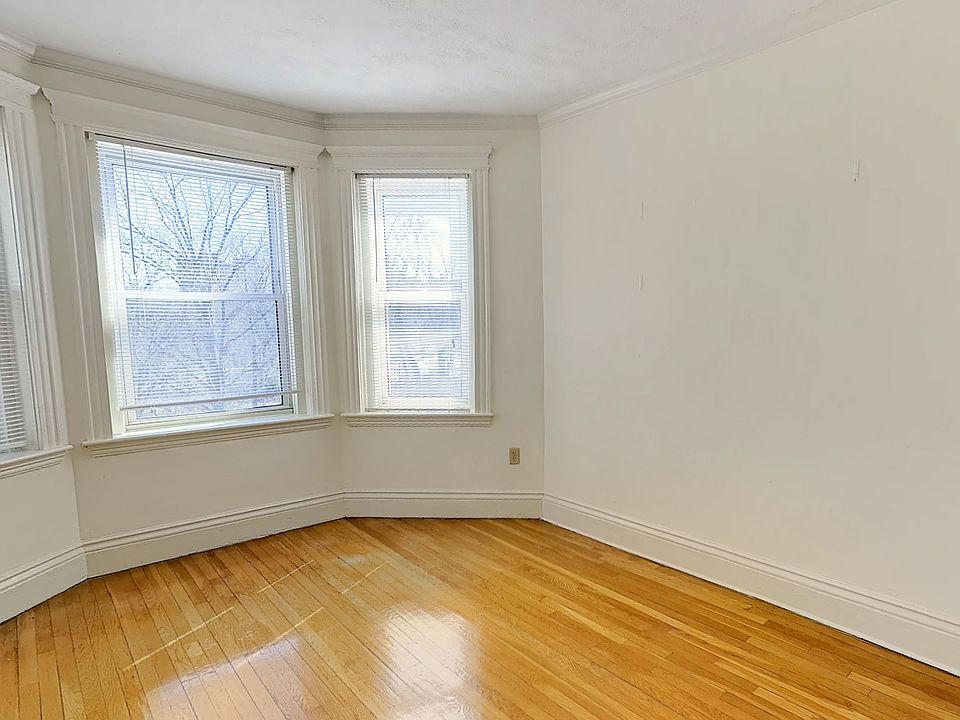 2nd image of 100 Queensberry St APT 13