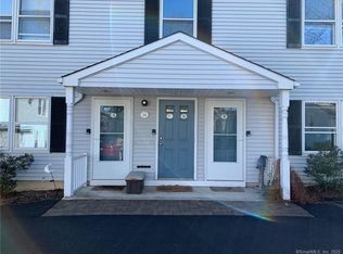 14 Grove St APT A, Ridgefield, CT 06877