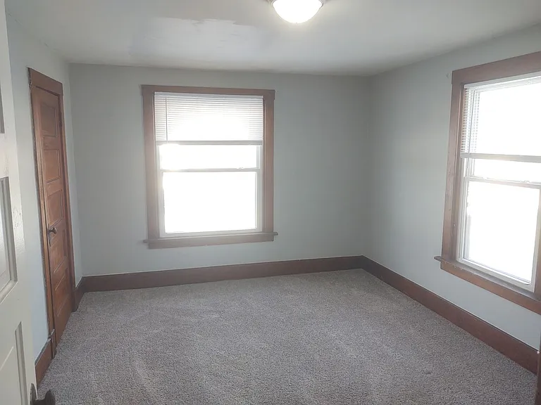 201 & 203 E Locust St — Photo 14