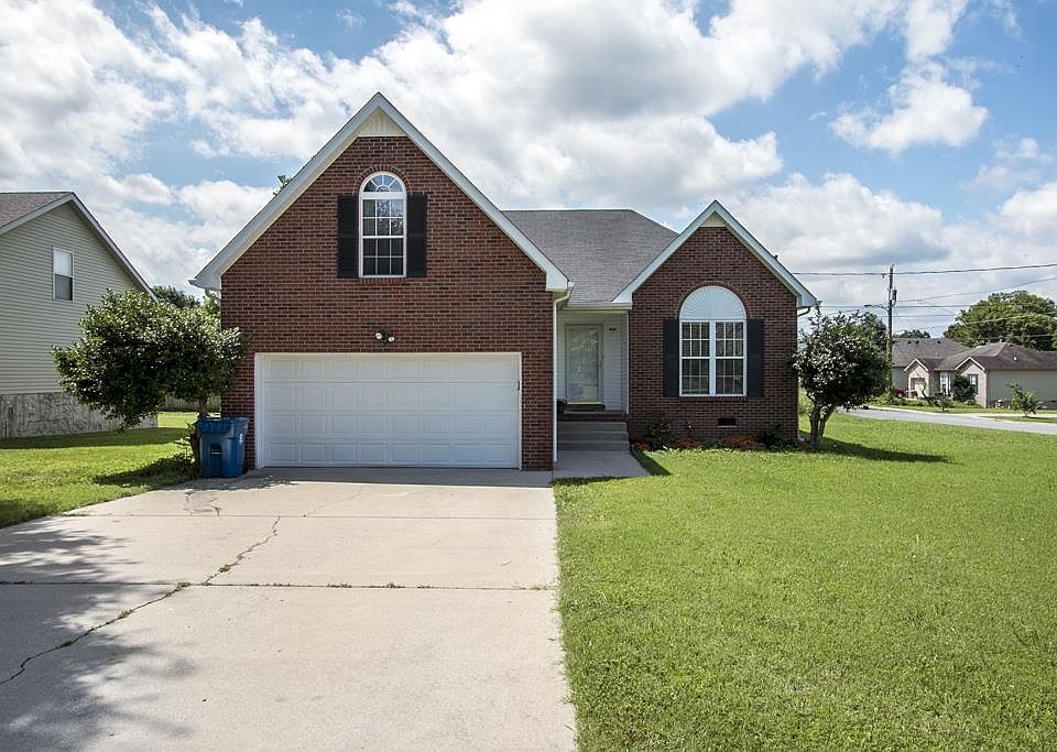 1st image of 900 Avery Green Ct