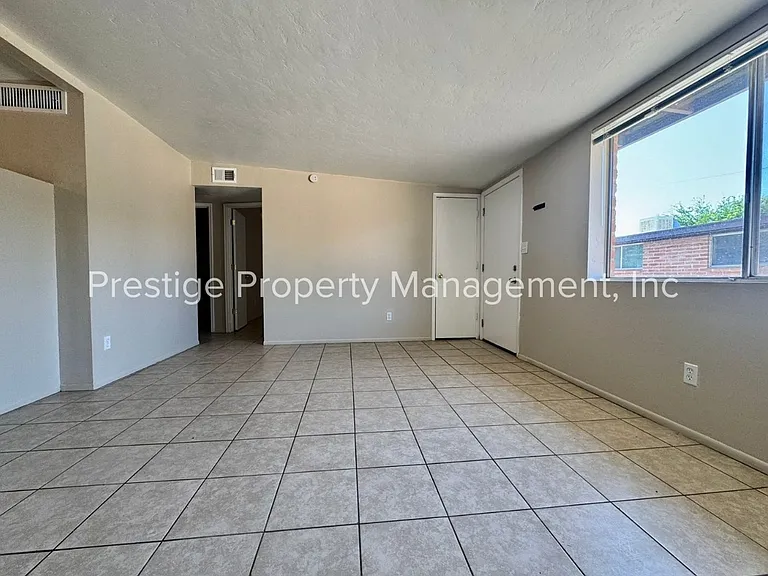 2302-2312 N Ralph Ave — Photo 6